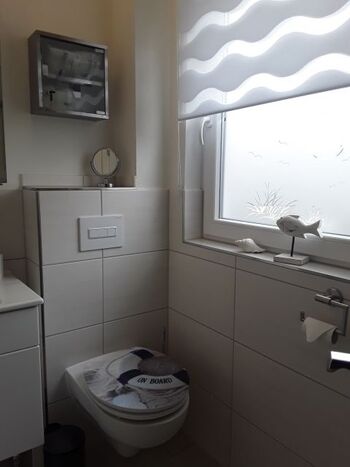 Schminkspiegel und Erste-Hilfe-Set sind ebenfalls vorhanden