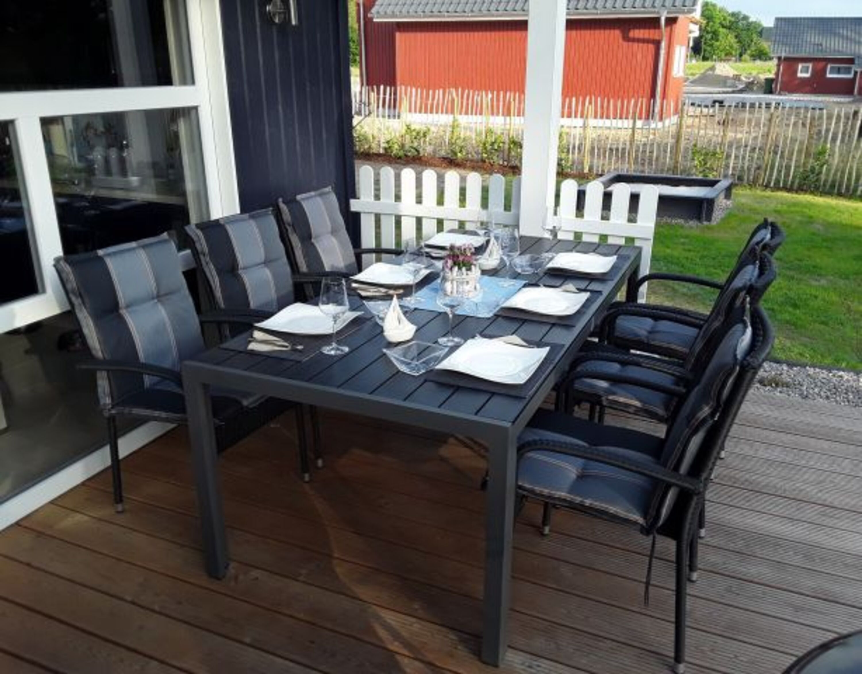 gemütliche Terrasse am Haus