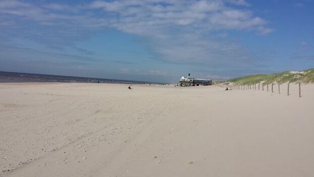 Der kilometerlanger Sandstrand von Julianadorp