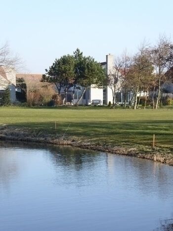 Blick vom Golfplatz auf das Haus