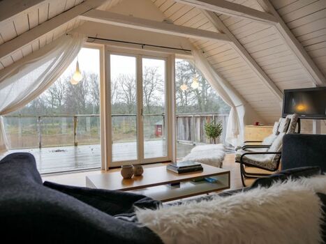 Mit Balkon am Wohnzimmer im Obergeschoss