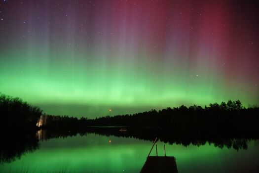 In seltenen Fällen, kan man hier sogar Nordlichter sehen. Zuletzt am 23.03.2023 um 21:56 mit Blick nach Norden vom Haus. 