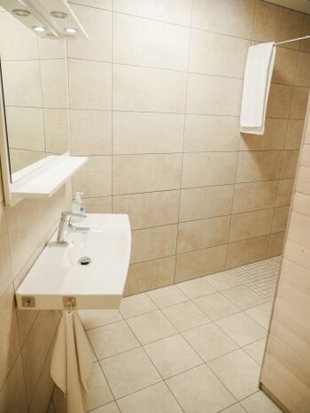 2020 renoviertes Badezimmer im Erdgeschoss