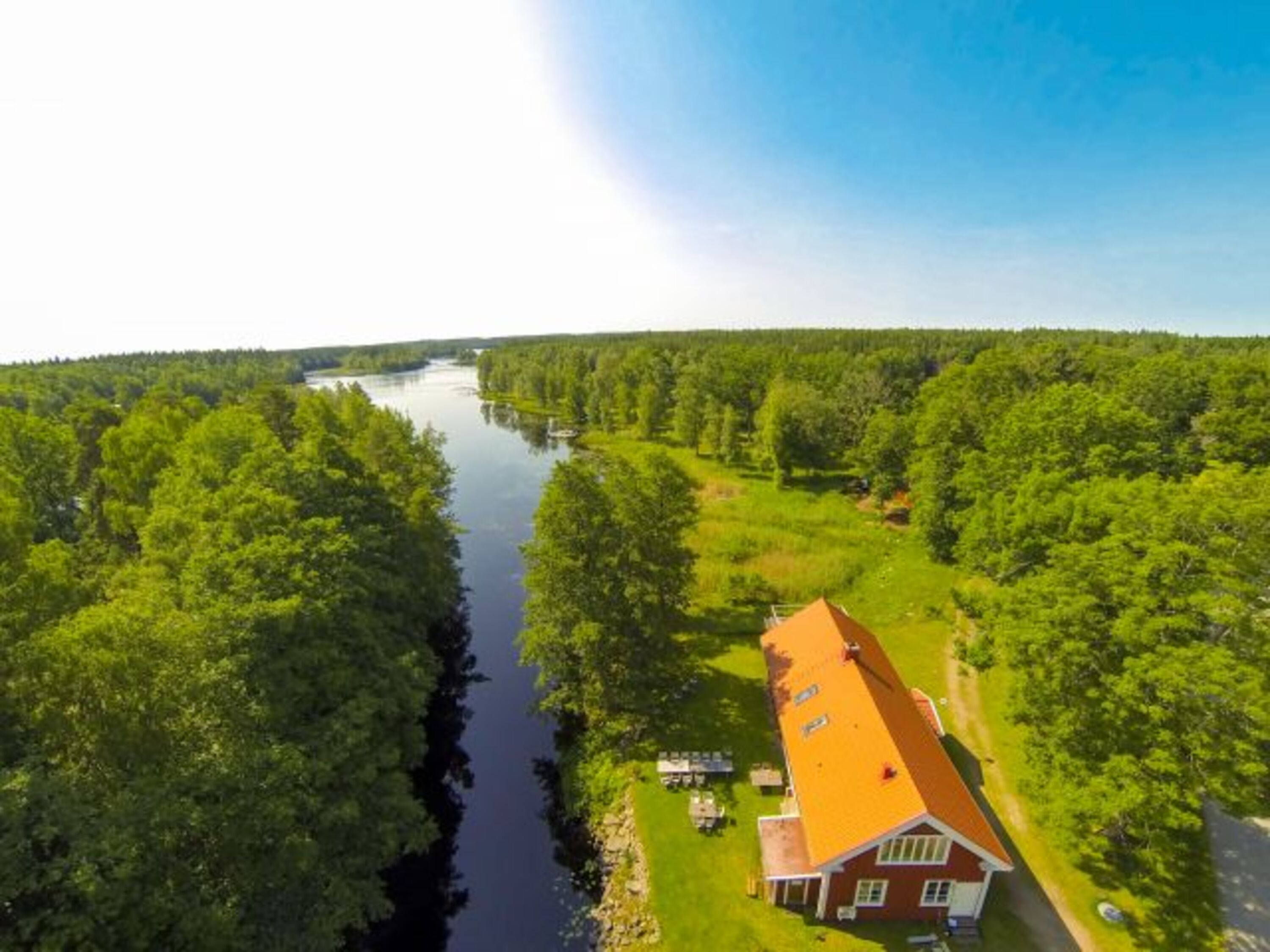 Blick übder das Haus und den See