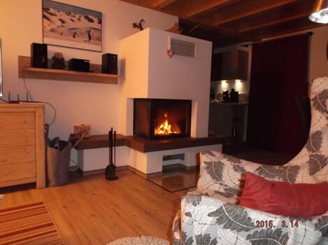 Gemütliche Abend vor dem Kamin