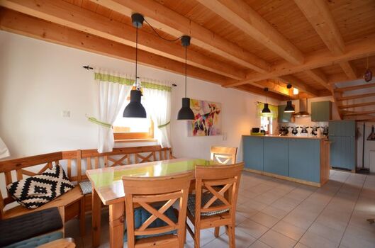 Essbereich und Küchenzeile Bunte Kuh