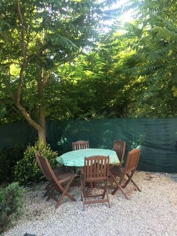 Sitzecke im Schatten