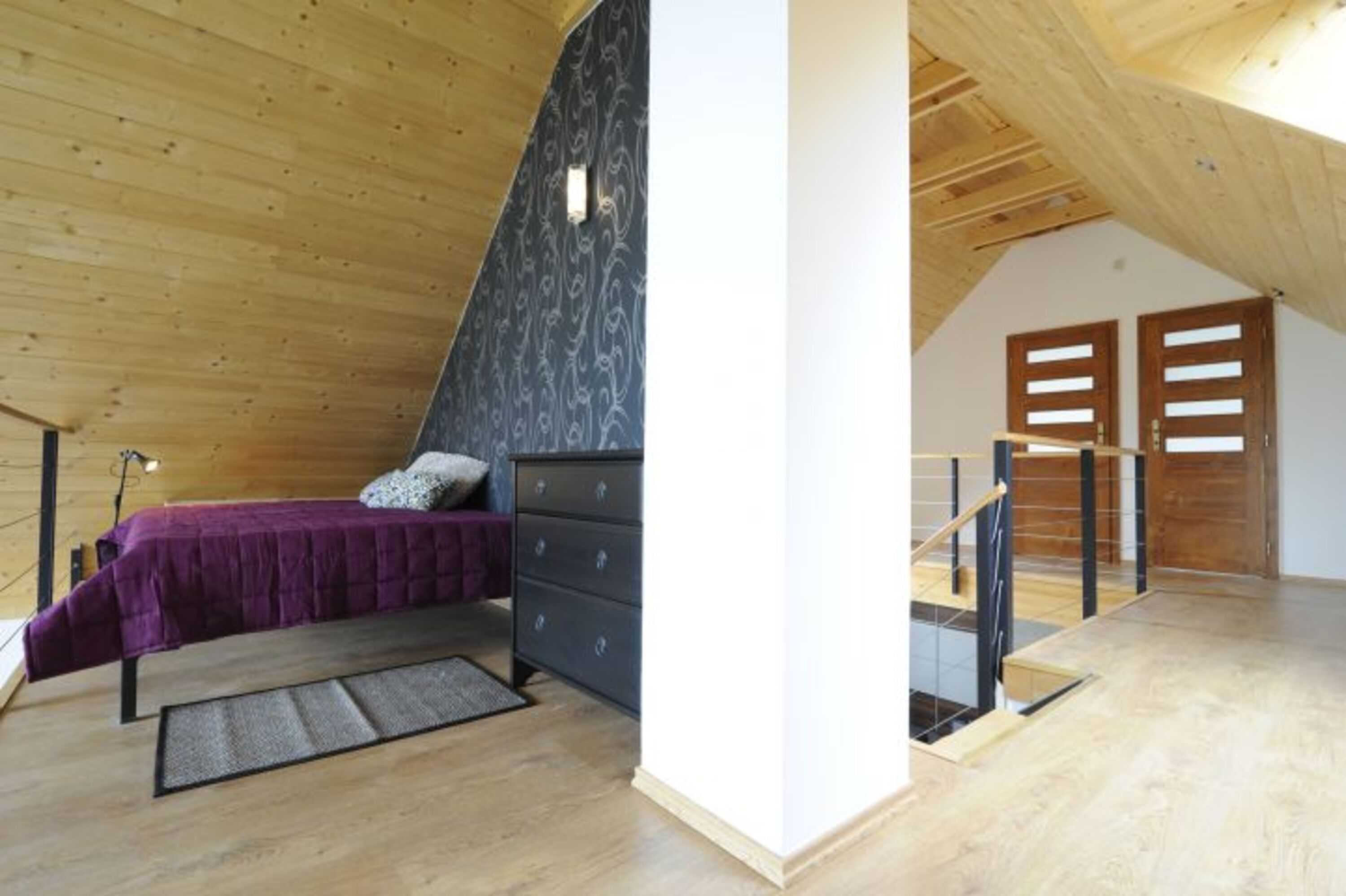 Obergeschoss/Loft mit Bett