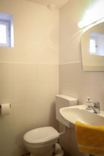 Kleines Bad mit Dusche 