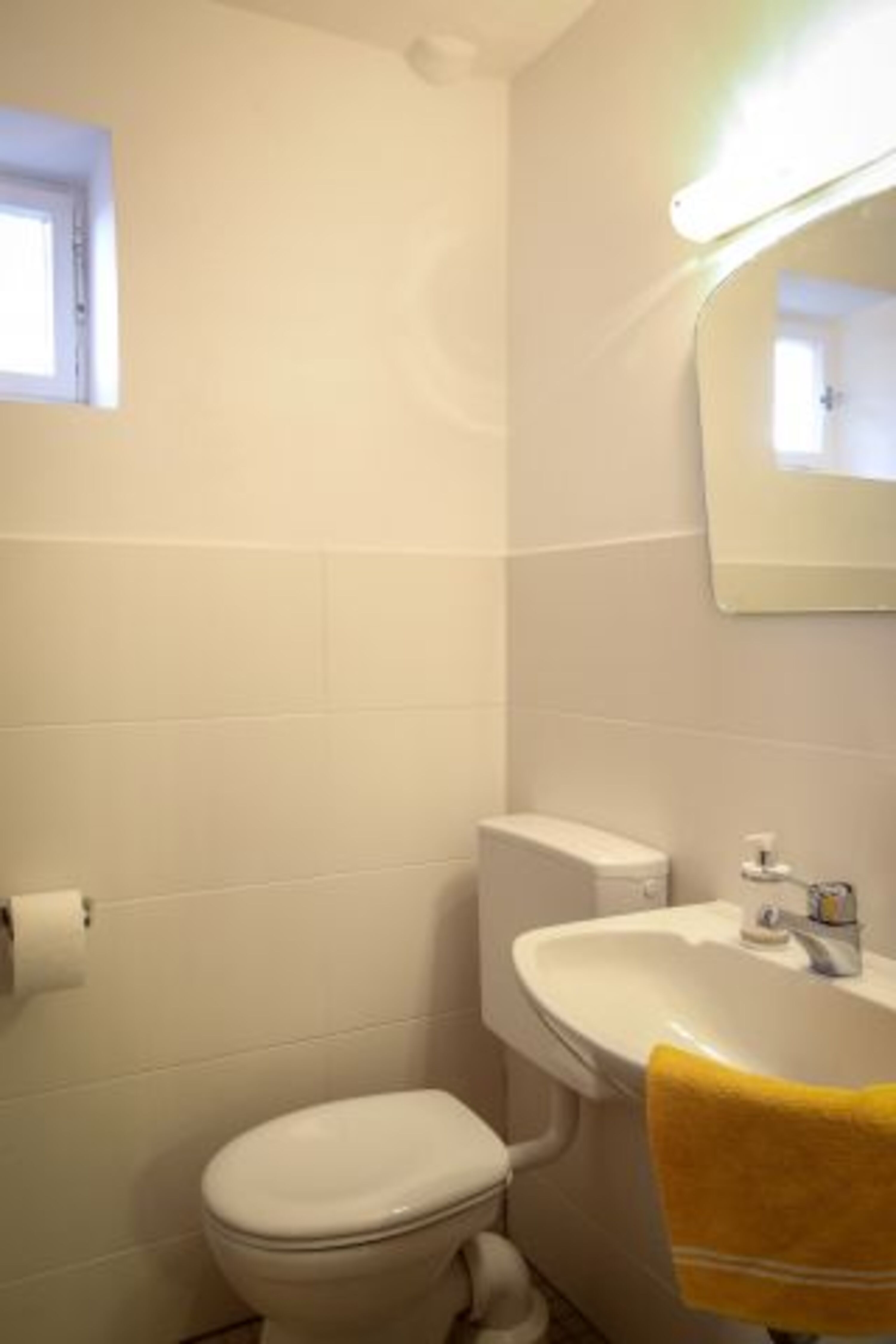 Kleines Bad mit Dusche 