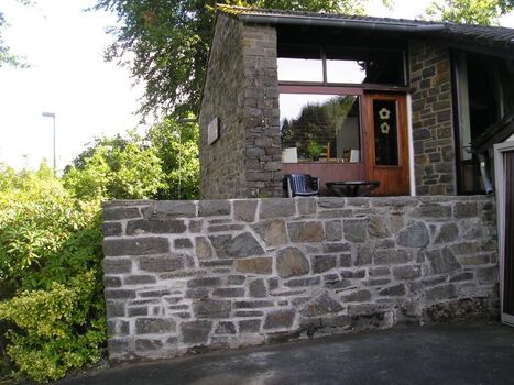 Ansicht Ferienhaus mit kleiner Terrasse