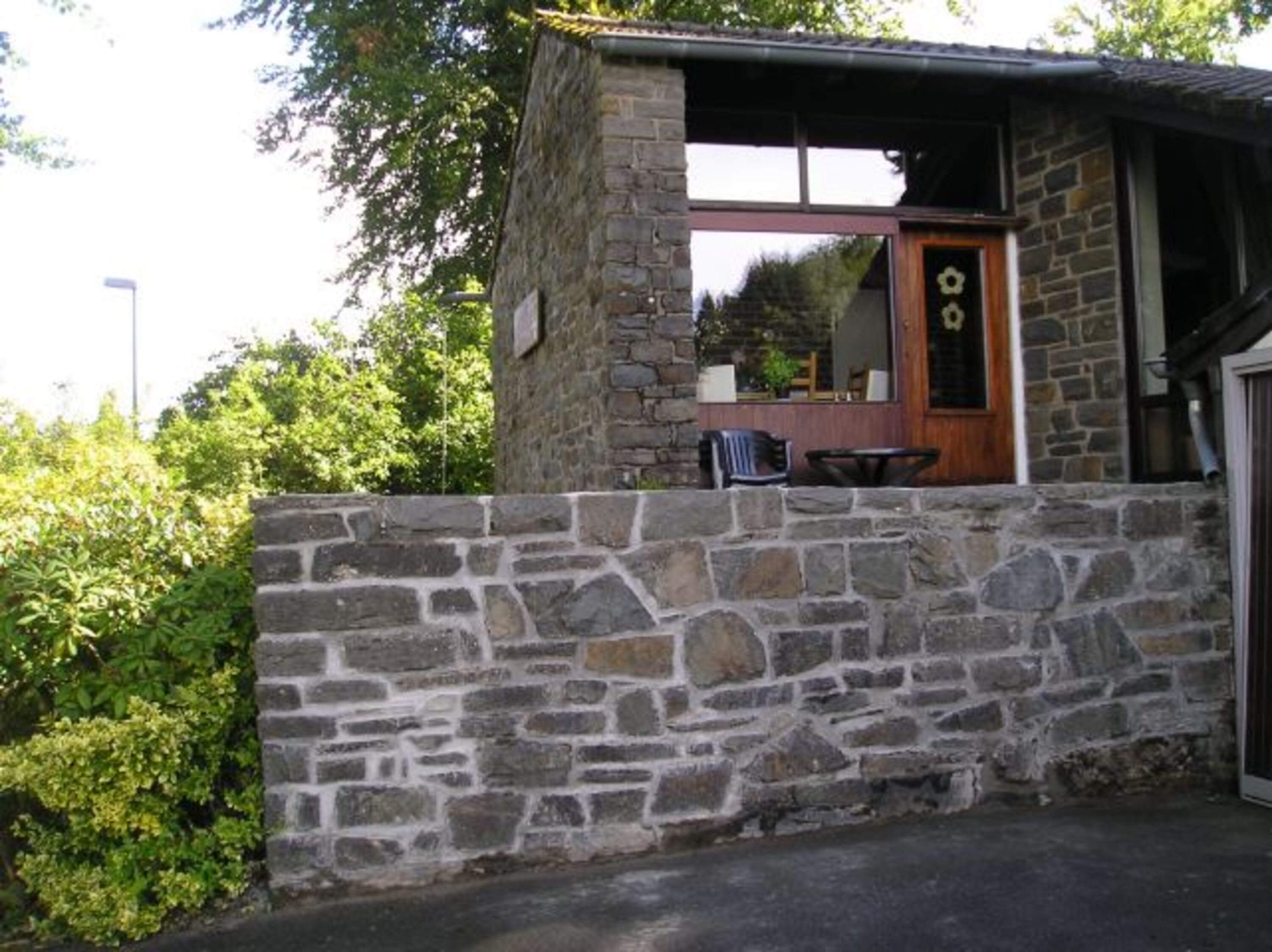 Ansicht Ferienhaus mit kleiner Terrasse