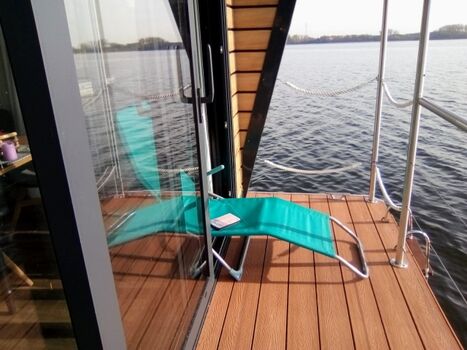 Kleine Terrasse unten