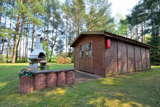Überdachter Grillplatz vor Ort