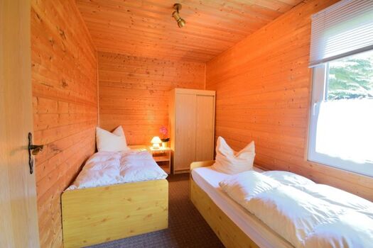 Schlafzimmer mit 2 Einzelbetten