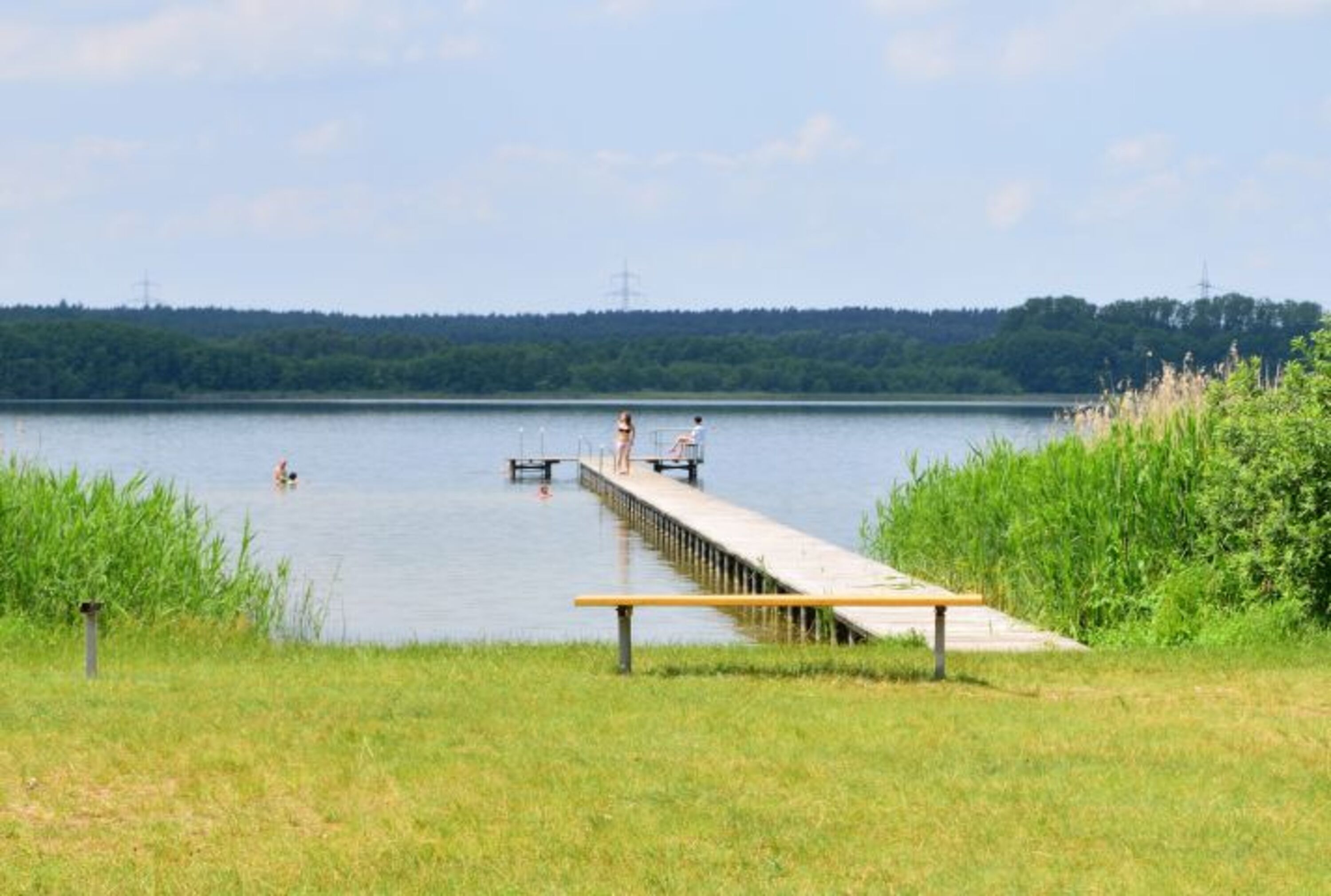 Badestelle und Steg 300 m