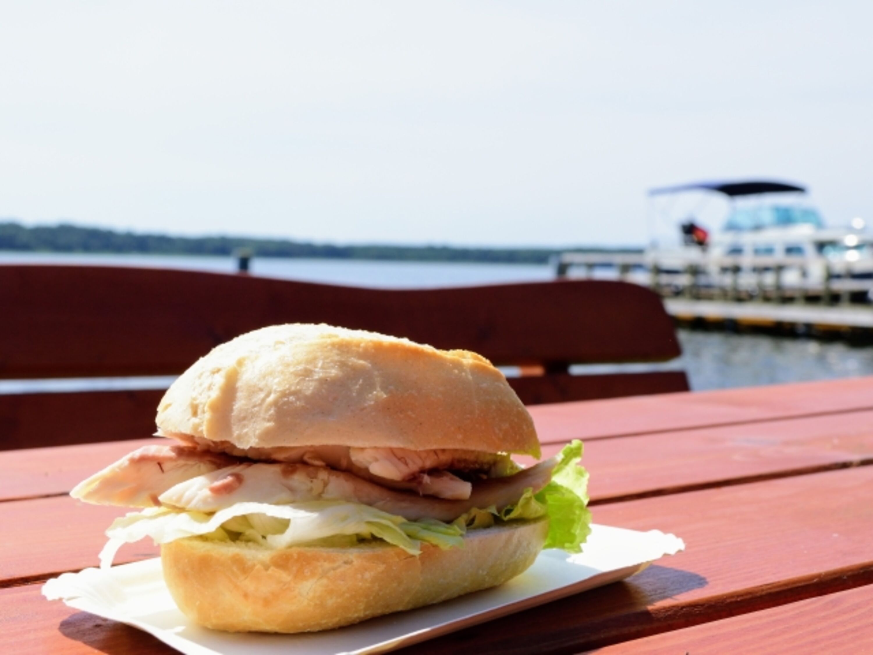 Ein leckeres Fischbrötchen genießen...
