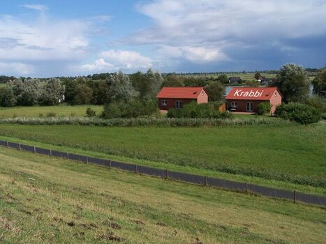 Ferienhaus liegt direkt am Deich  sowie an einem Binnensee 