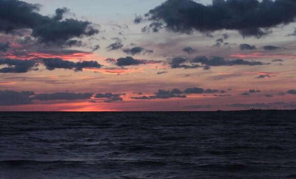 Sonnenuntergang am Strand (2 Gehminuten)