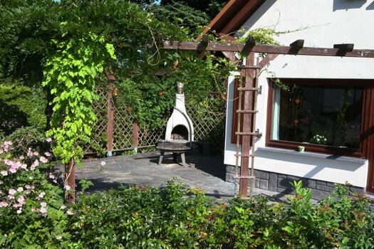 Terrasse mit Grillkamin