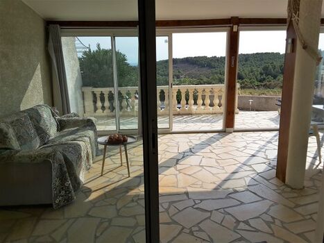 27 qm großer, lichtdurchfluteter Wintergarten