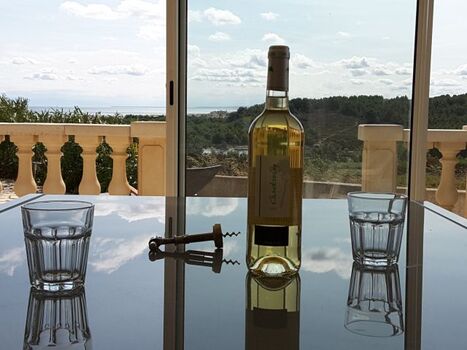 Blick hinaus auf See und Meer