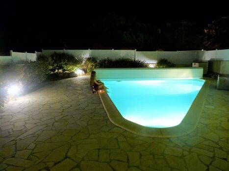 Der Pool "by night"