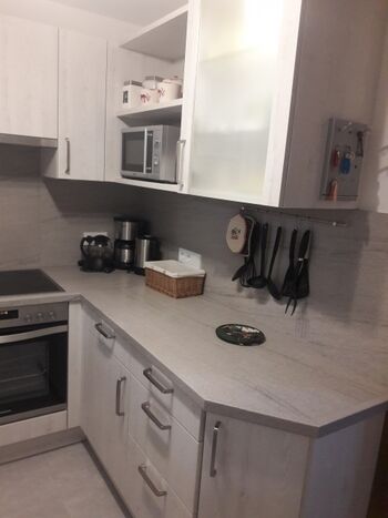 Neue Einbauküche mit Ceranfeld