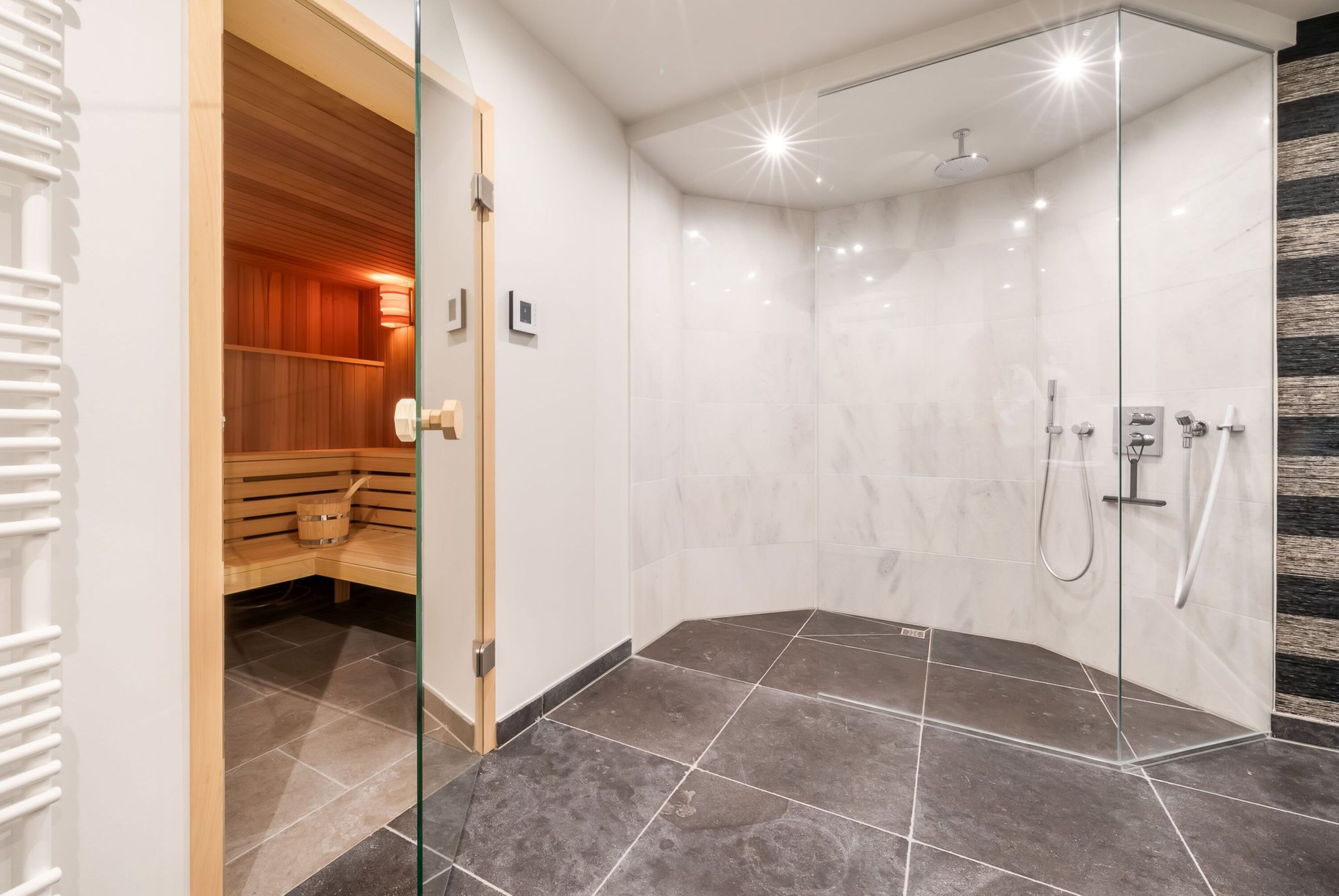Badezimmer zwei im UG mit Sauna