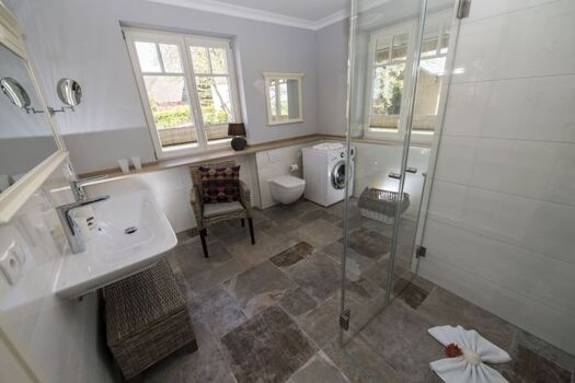 Bad mit Walk-In-Dusche