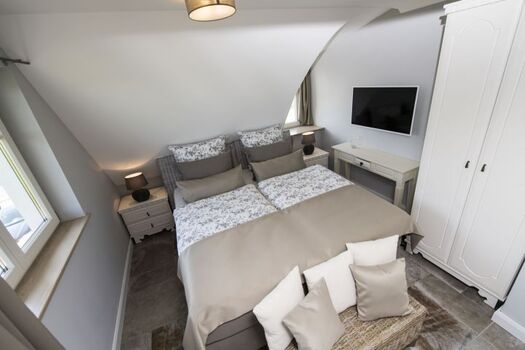 Schlafzimmer mit Doppelbett