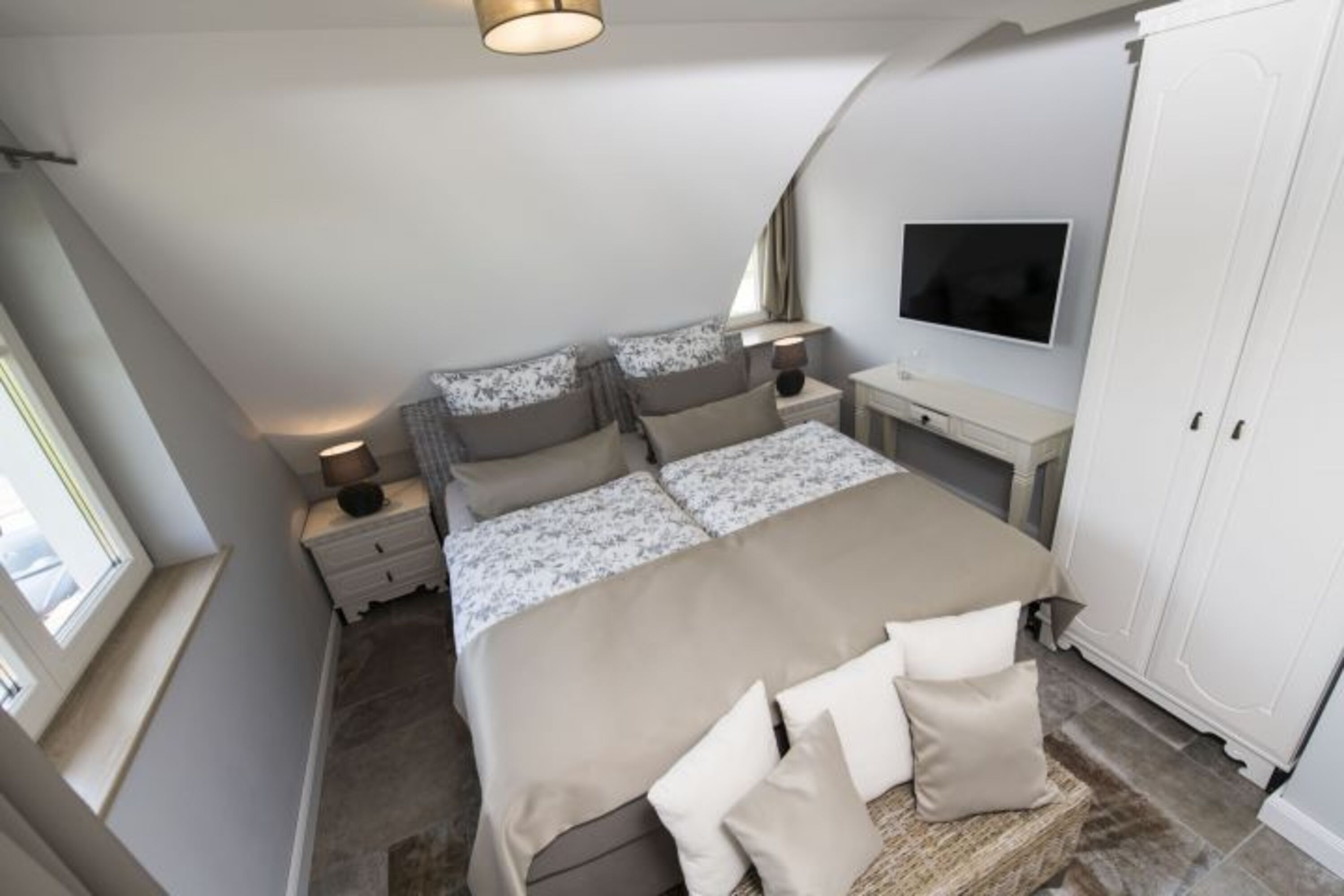 Schlafzimmer mit Doppelbett