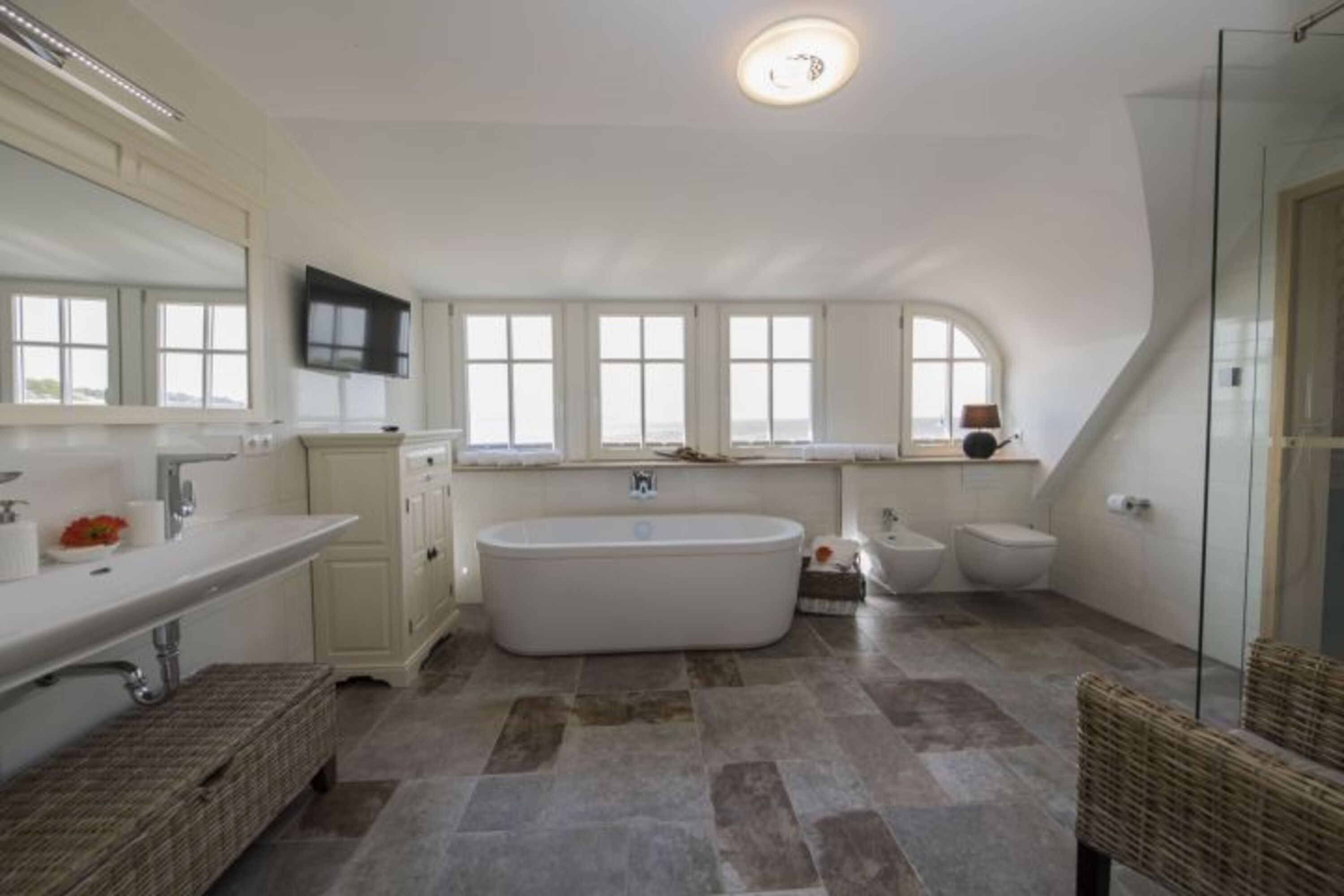 Bad mit Badewanne