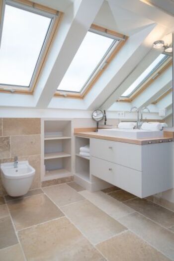 Oberes Badezimmer mit Sauna