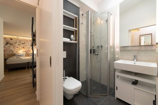 Bad mit ebenerdiger Dusche