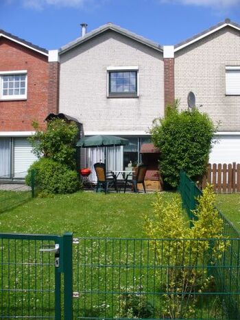 komplett eingezäunter Garten