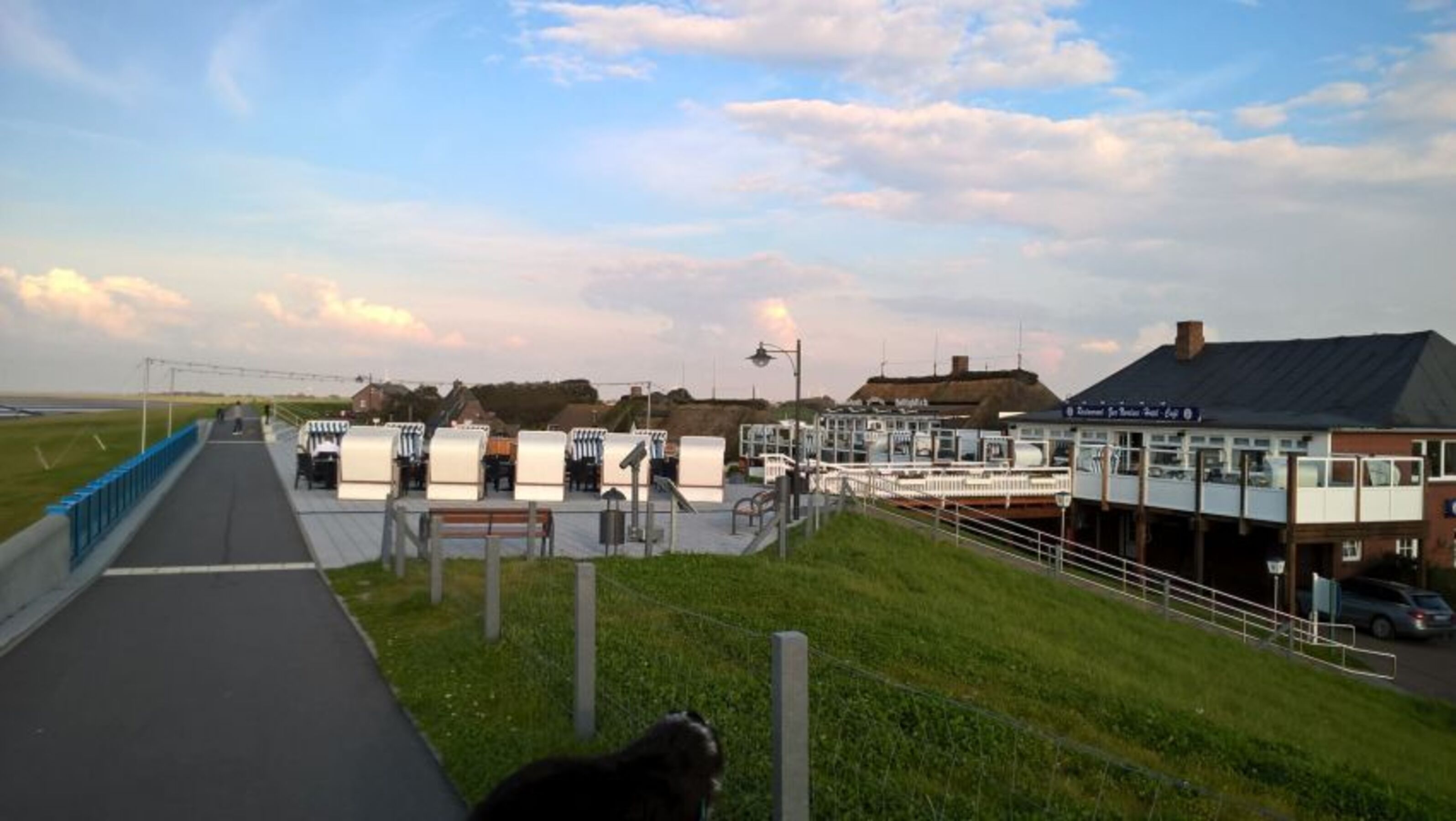 Promenade mit Gaststätte "Zur Nordsee"
