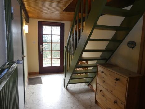 Flur mit Treppe ins O.G.