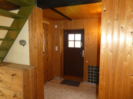 Flur mit Nebeneingangstür