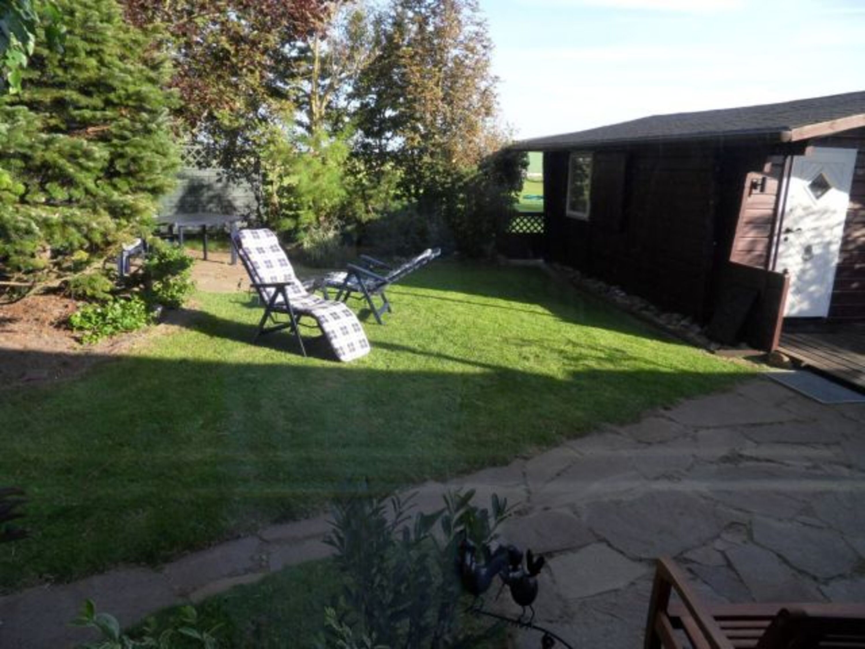 Garten mit Wellness-Blockhaus 