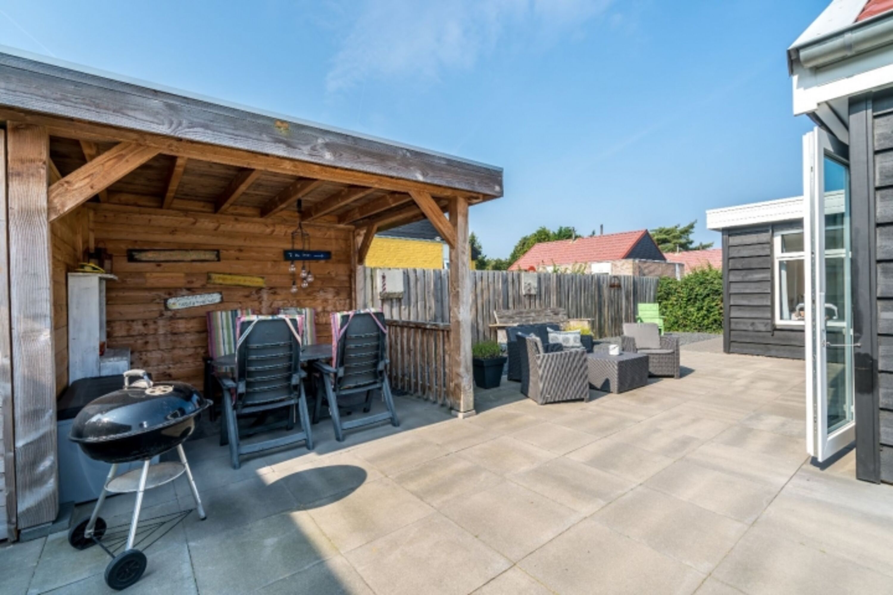 Überdachte Terrasse mit Gartengruppe für 4 Personen