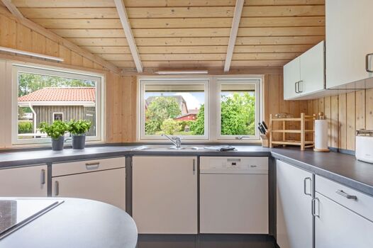 zum Wohnraum offene Küche