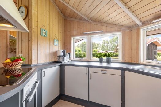 offene, komplett ausgestattete Küche