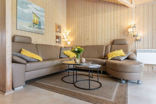 gemütliches, modernes Ecksofa im Wohnzimmer