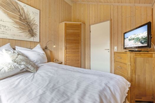 2tes Schlafzimmer mit Doppelbett (1.60m Breite)