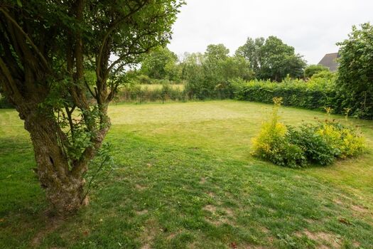 1400m² eingezäuntes Grundstück, fester Stabmattenzaun, 1.50m Zaunhöhe