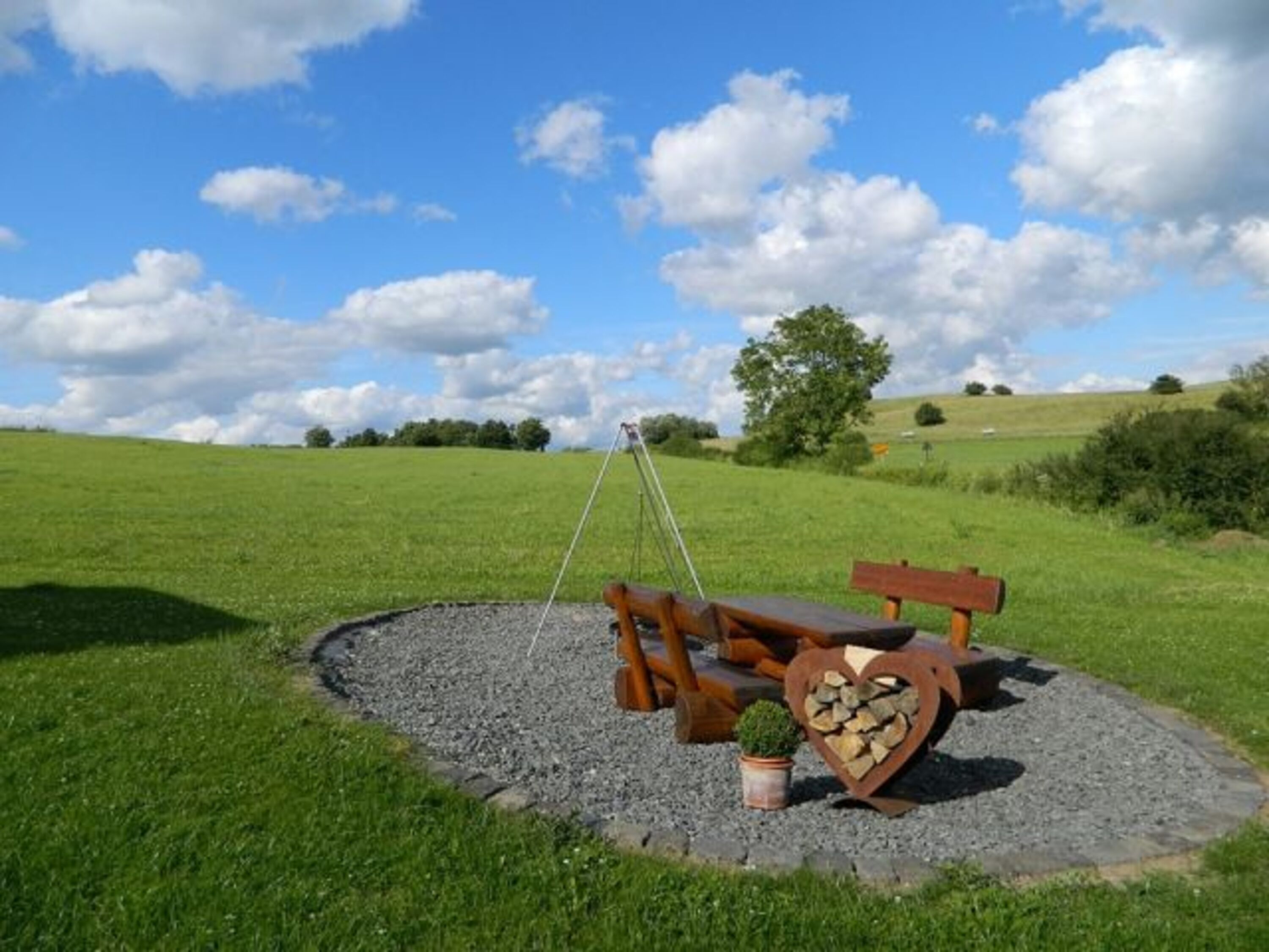 Grillplatz mit großer Wiese