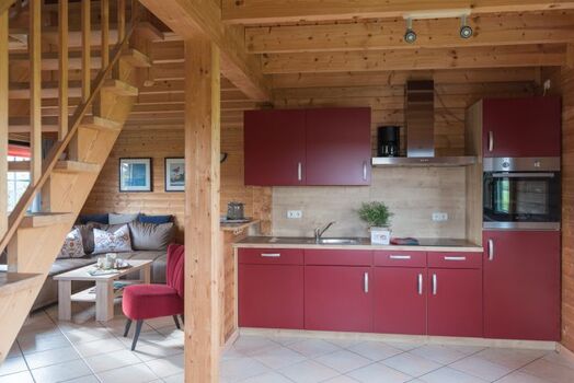 Küche mit Treppenaufgang