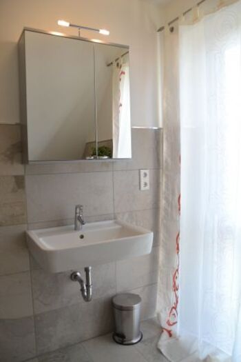 Badezimmer Obergeschoss im Ferienhaus Lüttet Strandhuus in Kalifornien an der Ostsee