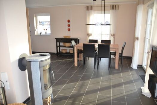 Essbereich Ferienhaus Lüttet Strandhuus in Kalifornien an der Ostsee